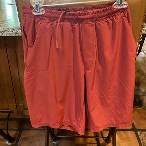 Rust colored size medium lulu lemon Mens Pace Breaker 7” shorts